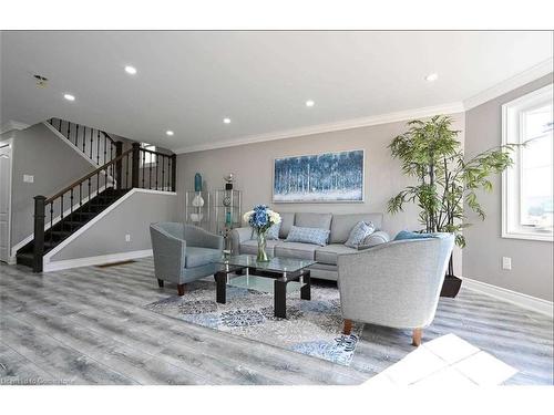 Main-39 Walter Avenue S, Hamilton, ON - Indoor Photo Showing Living Room