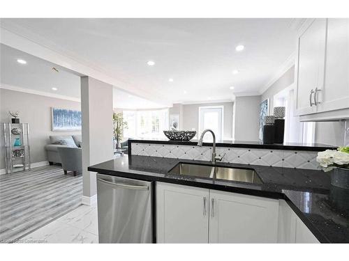 Main-39 Walter Avenue S, Hamilton, ON - Indoor Photo Showing Kitchen