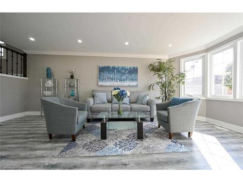 Main-39 Walter Avenue S, Hamilton, ON - Indoor Photo Showing Living Room