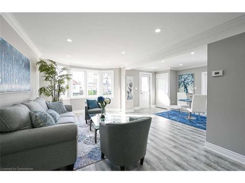 Main-39 Walter Avenue S, Hamilton, ON - Indoor Photo Showing Living Room