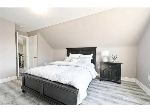 Main-39 Walter Avenue S, Hamilton, ON - Indoor Photo Showing Bedroom