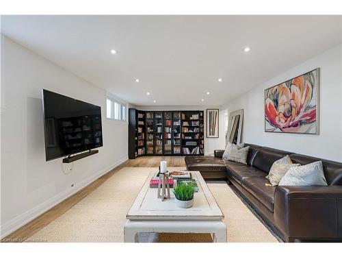 4 Courtsfield Crescent, Etobicoke, ON - Indoor Photo Showing Living Room