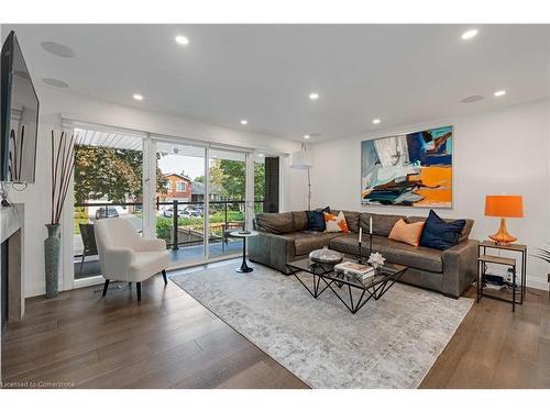 4 Courtsfield Crescent, Etobicoke, ON - Indoor Photo Showing Living Room