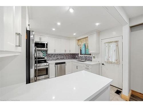 27 Bernick Drive, Barrie, ON - Indoor Photo Showing Kitchen With Upgraded Kitchen