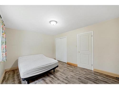 27 Bernick Drive, Barrie, ON - Indoor Photo Showing Bedroom