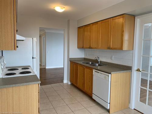 1805-55 Strathaven Drive, Mississauga, ON - Indoor Photo Showing Kitchen With Double Sink