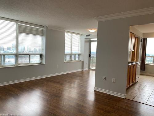 1805-55 Strathaven Drive, Mississauga, ON - Indoor Photo Showing Other Room