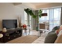 704-900 Mount Pleasant Road, Toronto, ON  - Indoor Photo Showing Living Room 