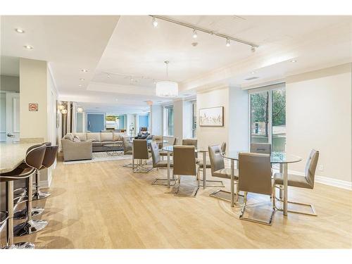 704-900 Mount Pleasant Road, Toronto, ON - Indoor Photo Showing Dining Room