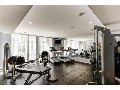 704-900 Mount Pleasant Road, Toronto, ON - Indoor Photo Showing Gym Room