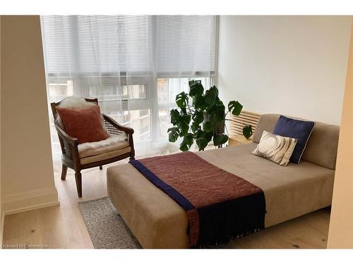 704-900 Mount Pleasant Road, Toronto, ON - Indoor Photo Showing Bedroom