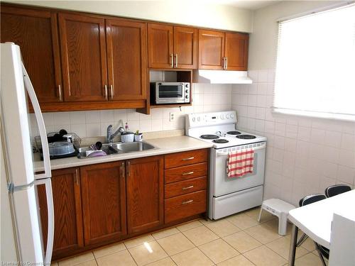 39-85 Irwin Road, Toronto, ON - Indoor Photo Showing Kitchen With Double Sink