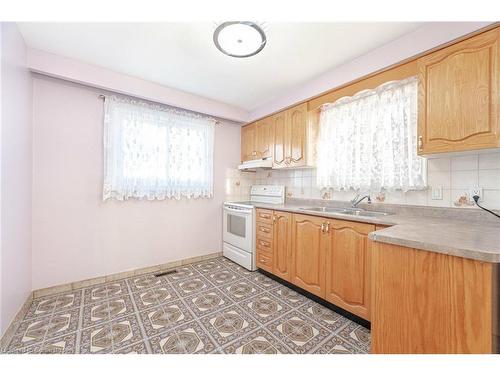 123 Treeview Drive, Toronto, ON - Indoor Photo Showing Kitchen With Double Sink