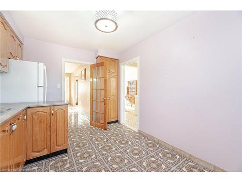 123 Treeview Drive, Toronto, ON - Indoor Photo Showing Kitchen With Double Sink