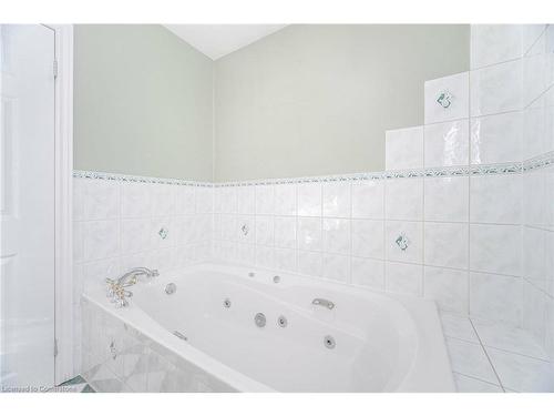 123 Treeview Drive, Toronto, ON - Indoor Photo Showing Bathroom