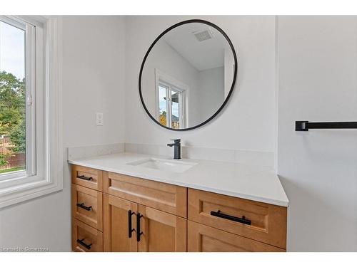 5160 Silvercreek Drive, Burlington, ON - Indoor Photo Showing Bathroom