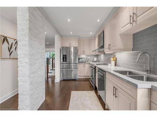 89 Acadian Heights, Brampton, ON - Indoor Photo Showing Kitchen With Double Sink With Upgraded Kitchen