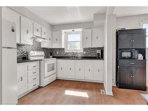 38-7340 Copenhagen Road, Mississauga, ON - Indoor Photo Showing Kitchen