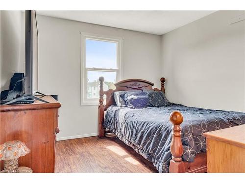 38-7340 Copenhagen Road, Mississauga, ON - Indoor Photo Showing Bedroom