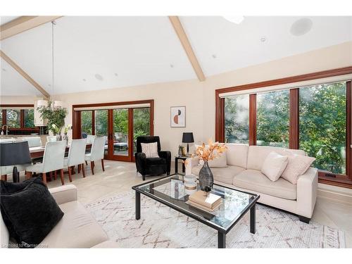 1100 Haydonbridge Court, Peel, ON - Indoor Photo Showing Living Room