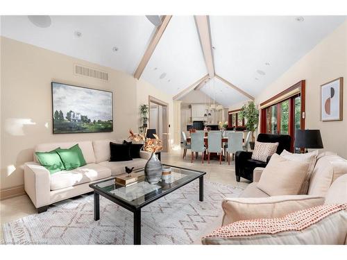 1100 Haydonbridge Court, Peel, ON - Indoor Photo Showing Living Room