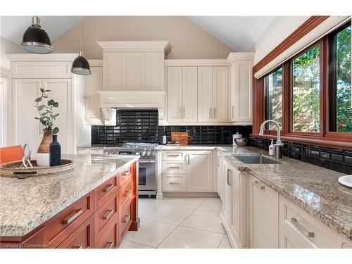 1100 Haydonbridge Court, Peel, ON - Indoor Photo Showing Kitchen With Upgraded Kitchen