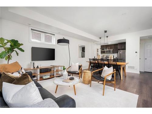 22-120 Twenty Fourth Street, Toronto, ON - Indoor Photo Showing Living Room