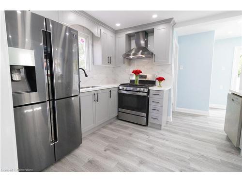 82 Shelby Avenue, Hamilton, ON - Indoor Photo Showing Kitchen