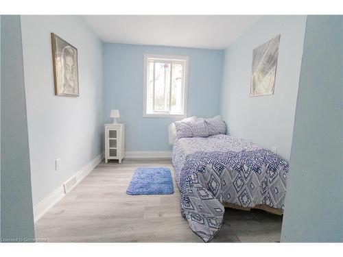 82 Shelby Avenue, Hamilton, ON - Indoor Photo Showing Bedroom