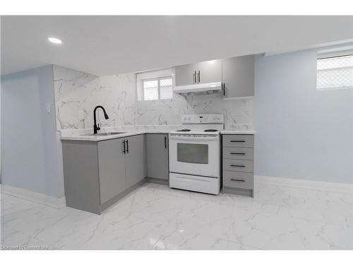 82 Shelby Avenue, Hamilton, ON - Indoor Photo Showing Kitchen