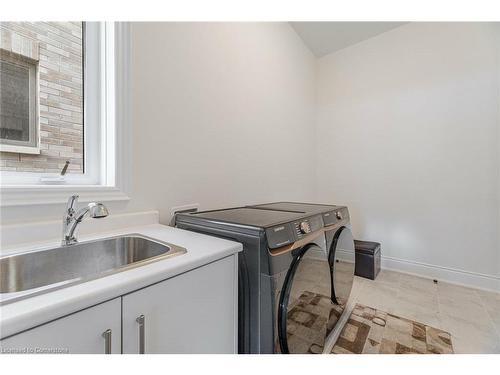 59 Raspberry Ridge, Caledon, ON - Indoor Photo Showing Laundry Room