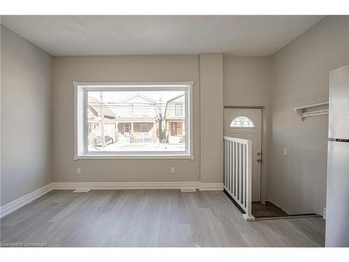 Main-1164 Cannon Street E, Hamilton, ON - Indoor Photo Showing Other Room