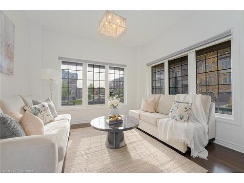 39 Agava Street Street, Peel, ON - Indoor Photo Showing Living Room