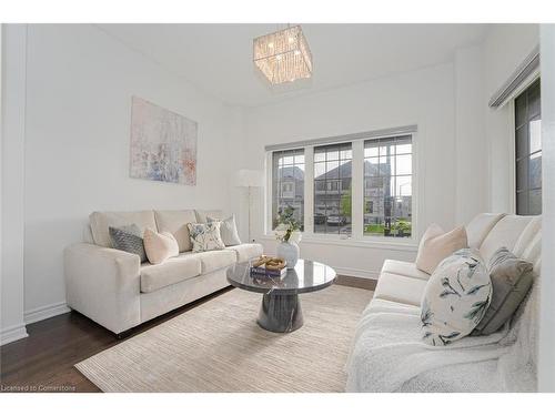 39 Agava Street Street, Peel, ON - Indoor Photo Showing Living Room