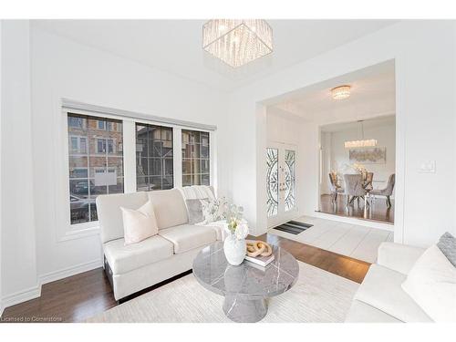 39 Agava Street Street, Peel, ON - Indoor Photo Showing Living Room