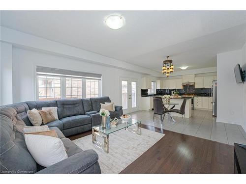 39 Agava Street Street, Peel, ON - Indoor Photo Showing Living Room