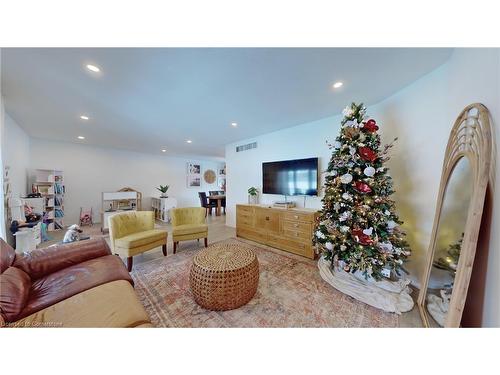 93 Riverlea Road, Cannington, ON - Indoor Photo Showing Living Room