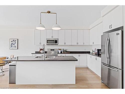 4006 Fracchioni Drive, Lincoln, ON - Indoor Photo Showing Kitchen With Stainless Steel Kitchen With Double Sink With Upgraded Kitchen