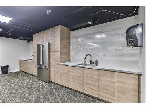 1603-150 Charlton Avenue E, Hamilton, ON - Indoor Photo Showing Kitchen