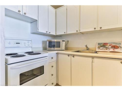 1603-150 Charlton Avenue E, Hamilton, ON - Indoor Photo Showing Kitchen