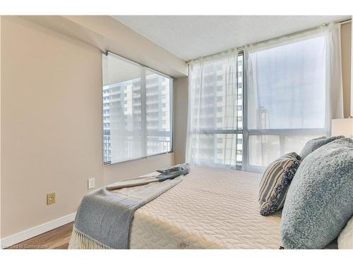 1603-150 Charlton Avenue E, Hamilton, ON - Indoor Photo Showing Bedroom