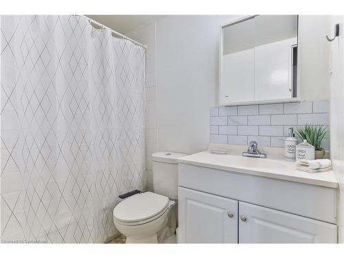 1603-150 Charlton Avenue E, Hamilton, ON - Indoor Photo Showing Bathroom