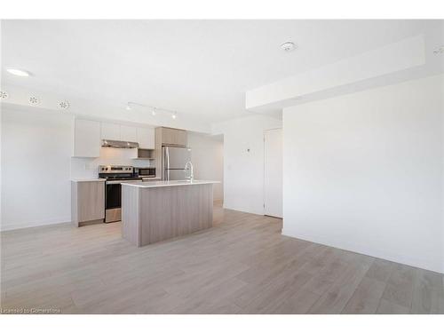 108-1135 Cooke Boulevard, Burlington, ON - Indoor Photo Showing Kitchen With Stainless Steel Kitchen