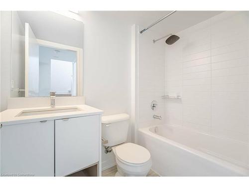 108-1135 Cooke Boulevard, Burlington, ON - Indoor Photo Showing Bathroom