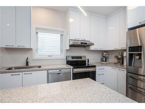 108 Fifth Avenue, Kitchener, ON - Indoor Photo Showing Kitchen