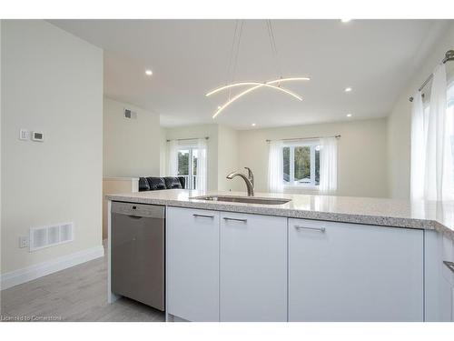 108 Fifth Avenue, Kitchener, ON - Indoor Photo Showing Kitchen