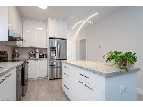 108 Fifth Avenue, Kitchener, ON - Indoor Photo Showing Kitchen