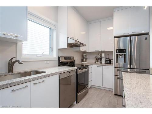 108 Fifth Avenue, Kitchener, ON - Indoor Photo Showing Kitchen