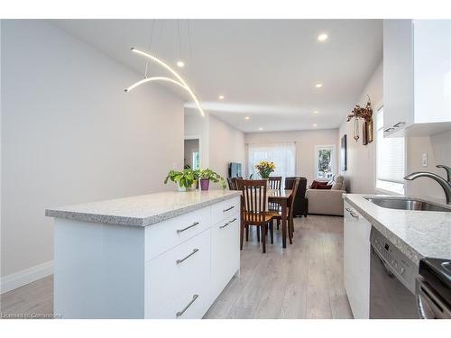 108 Fifth Avenue, Kitchener, ON - Indoor Photo Showing Kitchen With Upgraded Kitchen