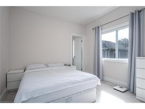 108 Fifth Avenue, Kitchener, ON - Indoor Photo Showing Bedroom